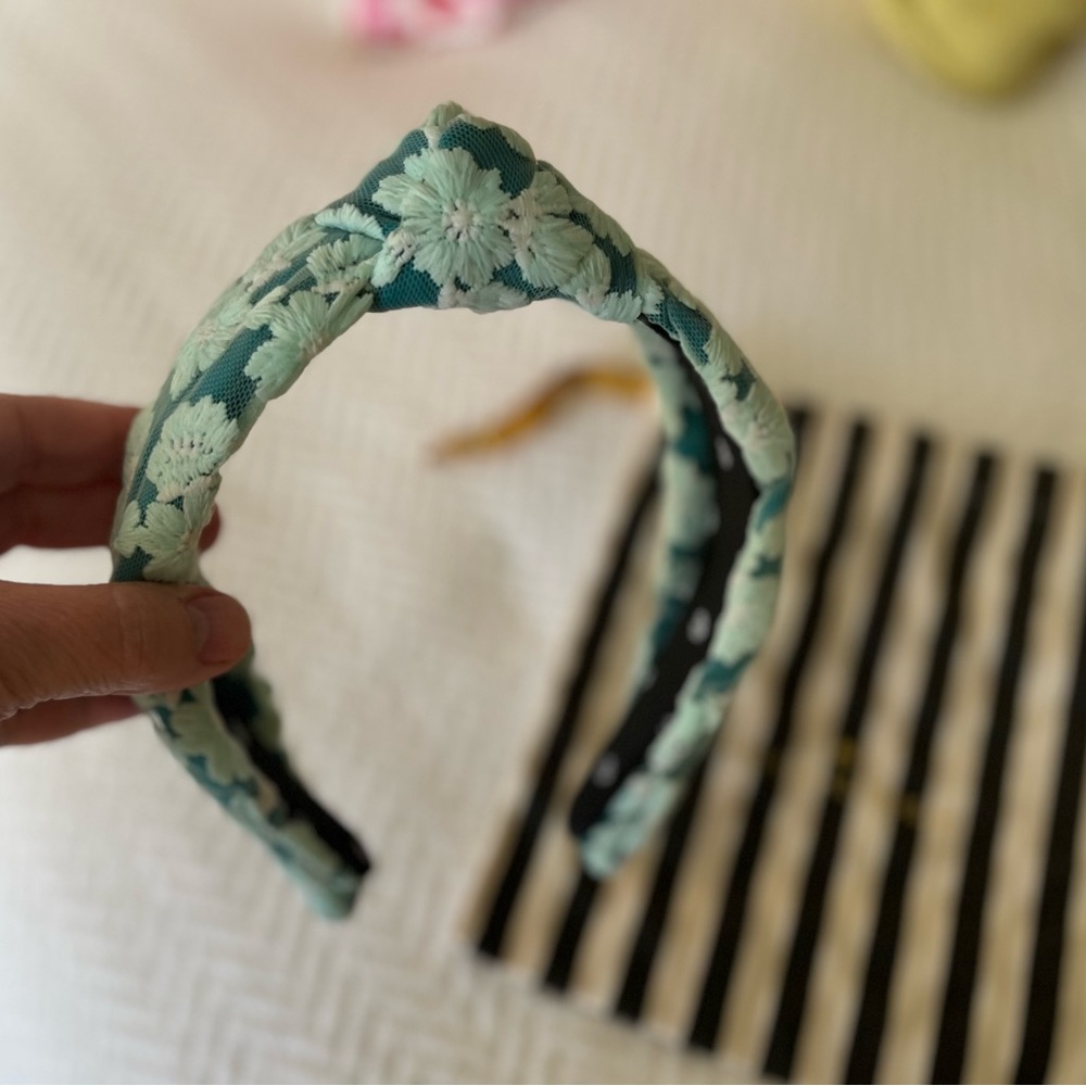 Aqua/white headband w bag
